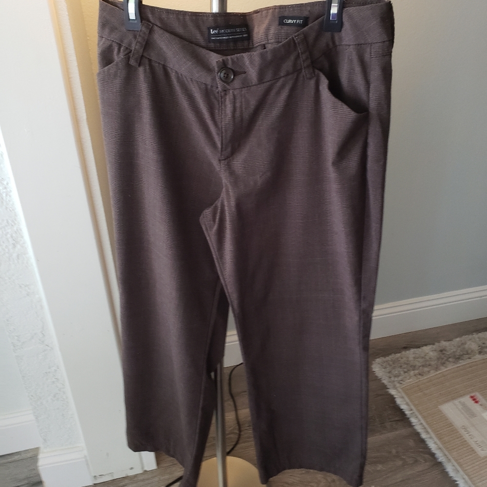 Brown pants, curvy fit